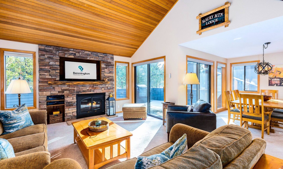 Deer Park House | Maur32-North Sunriver Retreat | Hot Tub, AC, Bikes, Ping Pong