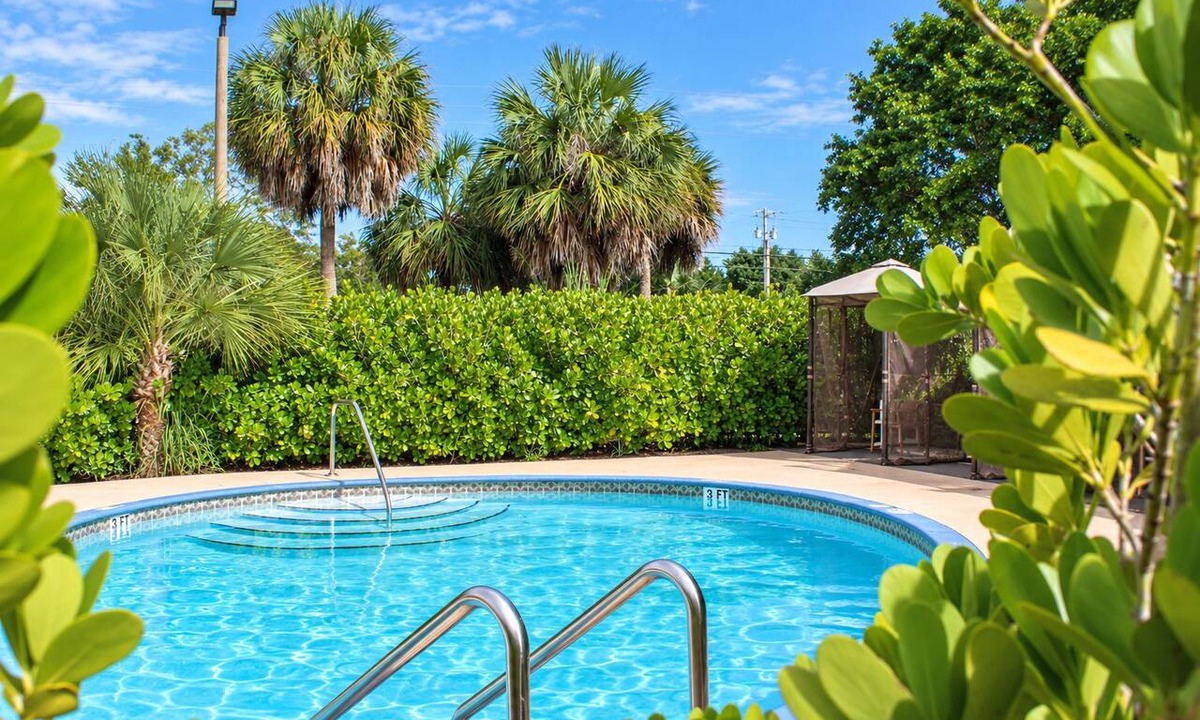 Boynton Beach Hotel | Nova Inn Resort