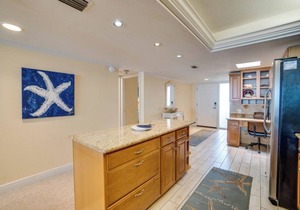 Beachfront - Anna Maria Island Club Unit 22 by SeaBreeze Vacation in Bradenton Beach