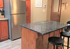 Mountainside Mont Tremblant Resort Condo - Pool in the summer and AC in Mont-Tremblant
