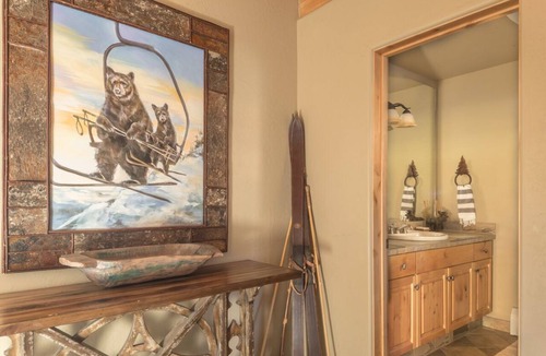 Big Sky House | Bootlegger Run Ski Access | Hot Tub