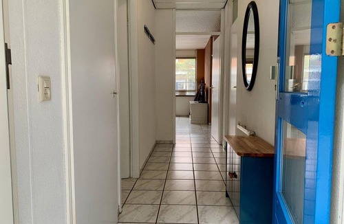 Petten House | Close to beach, spacious city centre flat, 2 bedrooms, WiFi, washing machine
