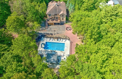 White Haven Other | Majestic Cabin near all attractions Private Pool-Hot tub-Sauna-Theater-Game Room