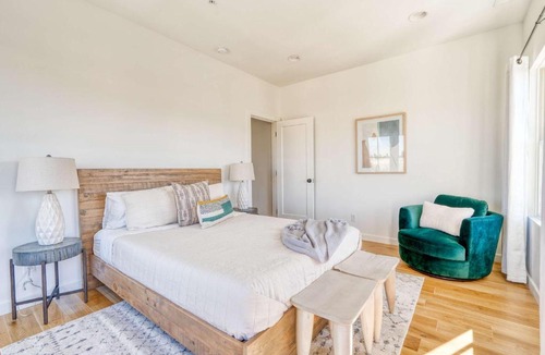 North Tabor House | Spacious Townhome Combination for the Whole Family