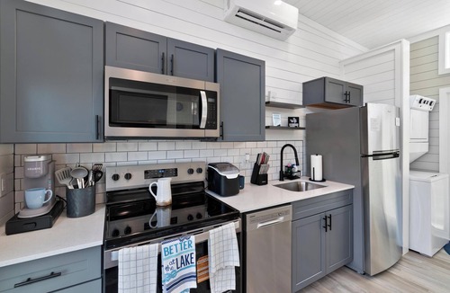 Nancy House | Wake House - One of a Kind Floating Home on Lake Cumberland - Boat Slip - Boat Ramp Access - Sleeps 20