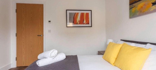 2 Bedroom Apartment Chapel Riverside at Goshen Property Serviced Accommodation Southampton, Free WiFi & Parking in Southampton