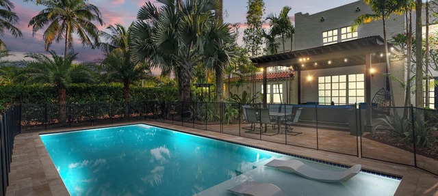 2 Mansions! | Free Pool Heat | Garden & BBQ | Sleeps 22-8 BR in West Palm Beach