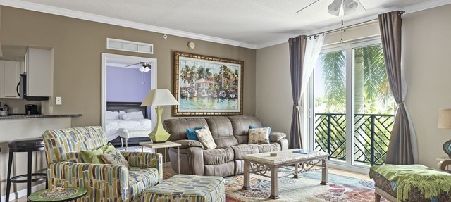 3bed/2ba DOWNTOWN DELRAY BEACH, WALK TO BEACH, FOOD & SHOPS! PINEAPPLE GROVE! in Delray Beach