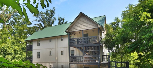 3BR, Close to Dollywood. Hot tub! in Pigeon Forge