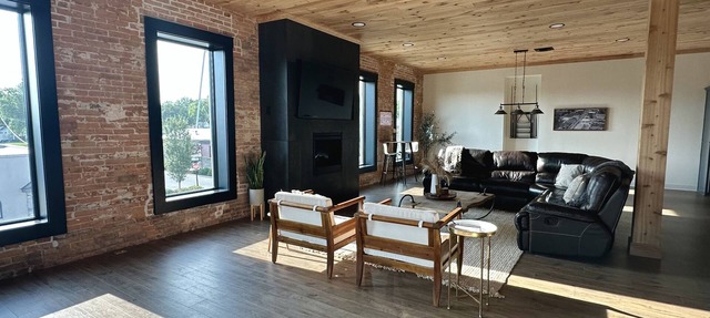 4-bedroom Spacious Loft just 17 minutes from Overland Park in Louisburg