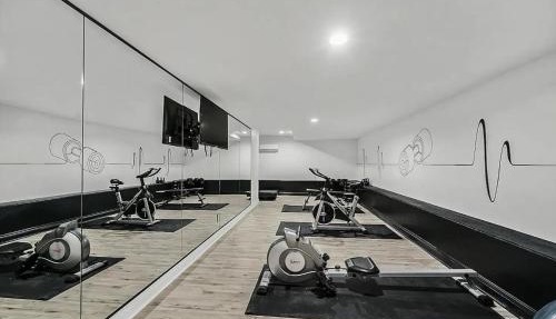 8000sf 7BR Villa Casita Pool Spa Gym & Games in Las Vegas
