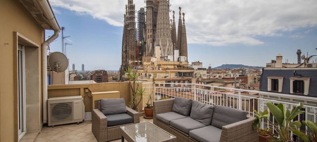 A1MAR1023 Breathtaking rooftop in Sagrada Familia in Barcelona
