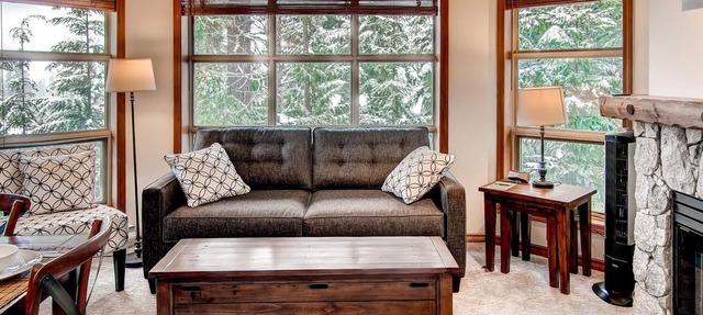 Aspens #412 Prime Ski-in Ski-out Location! Pool, Hot tubs, BBQ, sleeps 6 in Whistler