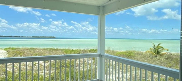 Barefoot Sands, Beachfront Home with Tiki Hut, Sundeck, Kayaks/Paddleboards/Rental Skiff in Cherokee