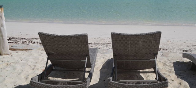Beachfront one bedroom studio with full kitchen, covered porch and open deck. in Spanish Wells