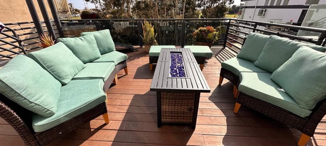 Beachy Private Get-A-Way! Large Deck facing Ocean! in Playa Del Rey