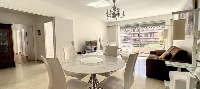Beautiful apartment with terrace (if Parking space necessary add100€ per week) in Nice