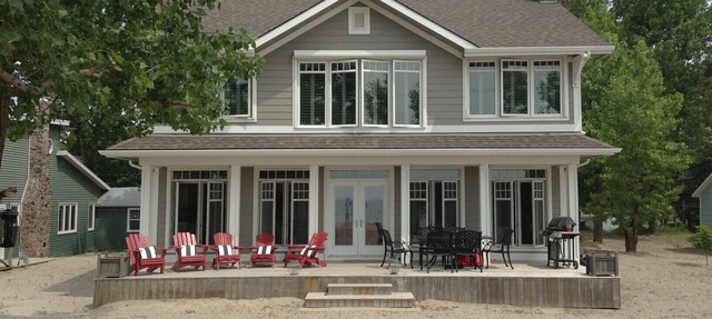 Beautiful Beachfront Family Cottage in Port Rowan