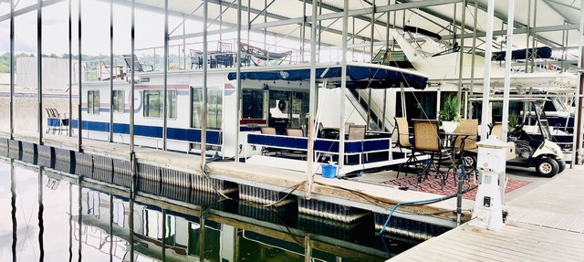 BEAUTIFULLY RENOVATED HOUSEBOAT on Tennessee River with golfcart in Knoxville ! in Knoxville