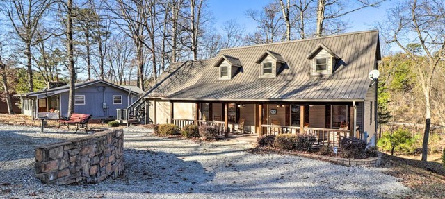 Beaver Lake Retreat w/Game Room & Spacious Deck in Rogers
