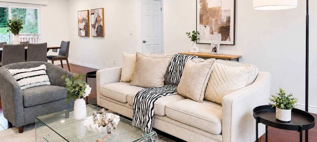 Bellevue Pet friendly Home, Fenced Yard in Bellevue