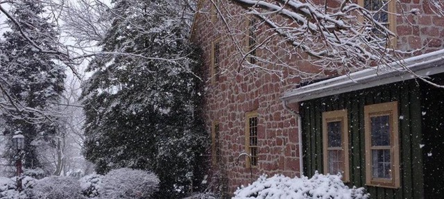 Brownstone Colonial Inn in Reinholds