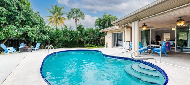 Casa Del Sol Pool Bungalow | Sleeps 8 | Near Beach in Lake Worth