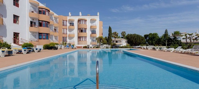 Casa Sol e Lua bright 1 bedroom apartment with shared pool, kitchen and balcony in Alvor