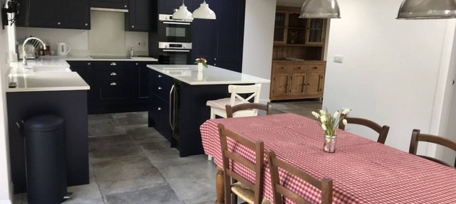 Central Modern open plan house 3 ensuite bedrooms, dog friendly. in Helmsley