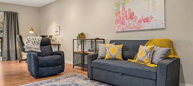 Central Work & Family-Ready 2BR Suite in Calgary