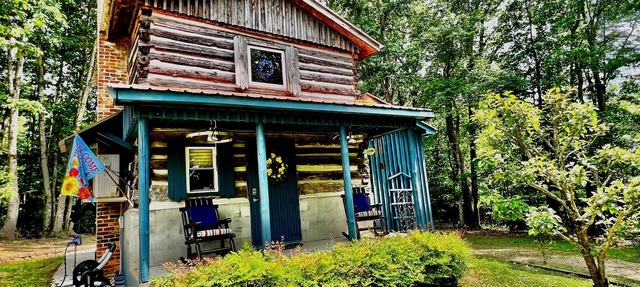Charming 1-bedroom cabin in amazing Pilot Mountain with Lake access in Pilot Mountain