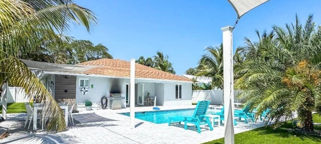 Coastal Splash/4BR Pool/Golf Cart 5 mins to DT in Delray Beach
