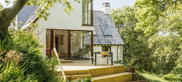 Contemporary cottage retreat in secluded valley near sea. Sleeps 8 in Bude