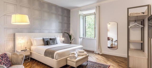 DELUXE Suite, Air Cond. stunning view of the Tiber River. Top floor, elevator in Roma