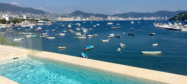 Dept. Large. Beautiful view of the main bay. in Las playas