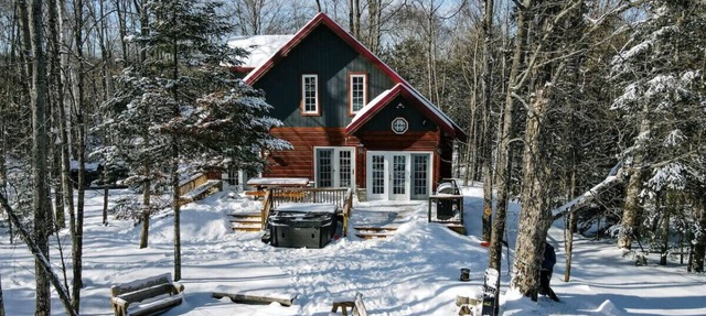 "Dingle Run Lodge" at Sir Sam's (hot tub/sauna) in EAGLE