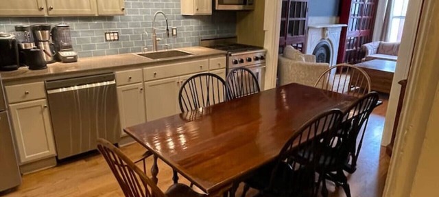 Downtown 3BR duplex full kitchen parking off i-787 in Albany
