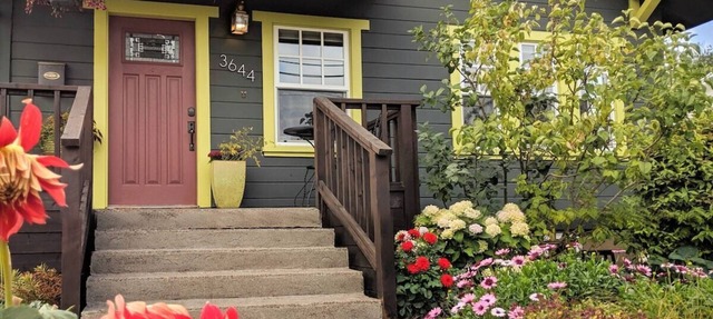 Dragonfly House-One Bedroom Craftsman in Trendy Kenton in Portland