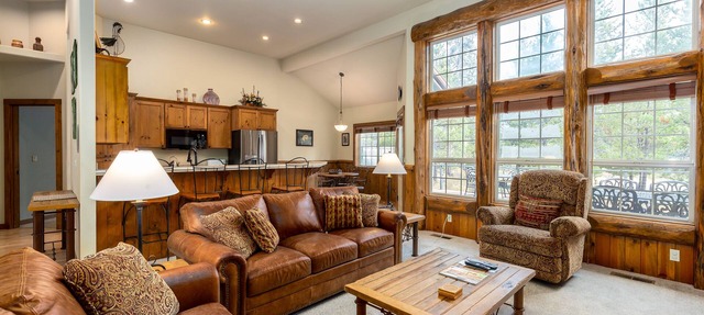 DUTC12 - Dog loving home with A/C, Hot Tub in Sunriver