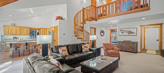 Golf View Condo with Access to Exclusive Golf in Sunriver