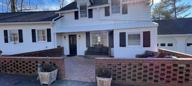 Guest House at Tall Tree Manor in Clemmons