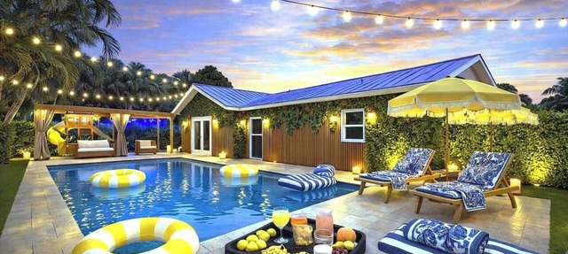 Heated Pool + Sleeps 10 Near Delray Beach in Delray Beach