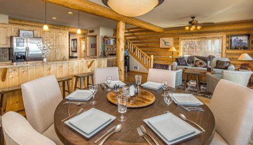 Hebgen Lakehouse Retreat 16 minutes from Yellowstone in West Yellowstone