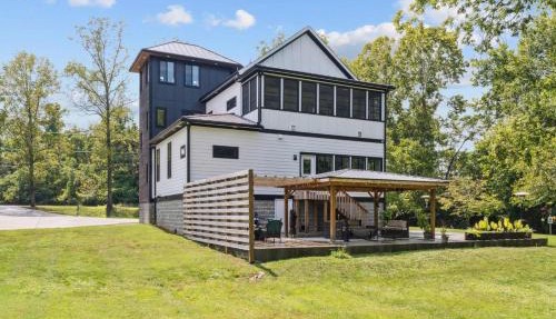 High Note Hideaway- Modern 4BR Oasis Near Opryland in Nashville