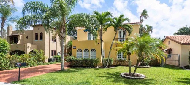 Historic Florida 4 bedroom home with pool, parking in West Palm Beach