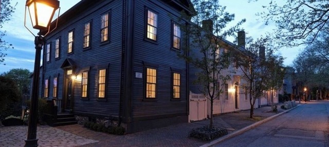 Home on Benefit Street minutes from Brown, RISD, downtown in Providence