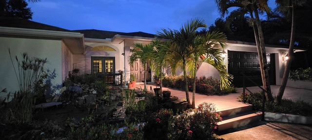 Huge Playroom, Jacuzzi, Fire Pit, Pool & Tiki Hut in Jupiter