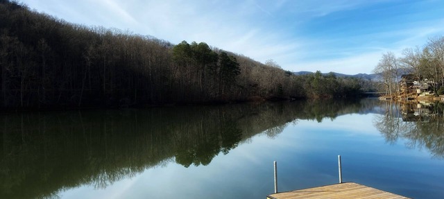 Lake front cottage with private dock & 4 kayaks in Robbinsville
