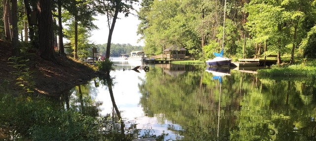 Lake Murray Cozy Cottage on a Quiet Cove with Private Dock in Irmo