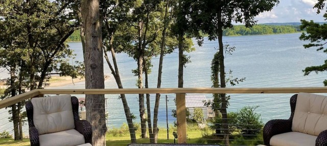 Lakefront Luxury! Direct Water Access, Spa, Fire Pit & Boat Launch-Sleeps 17 in Rogers